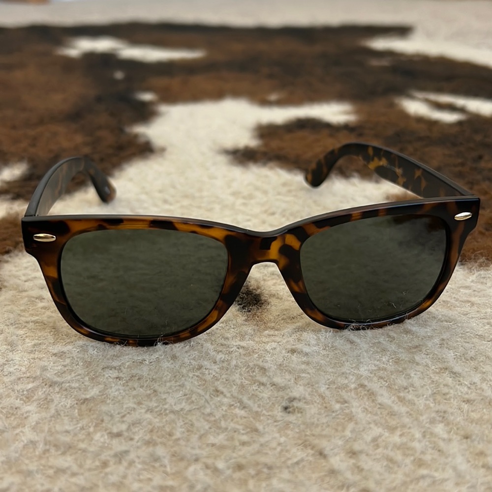 🕶 Tortoise Spotted Sunglasses - Matte Finish